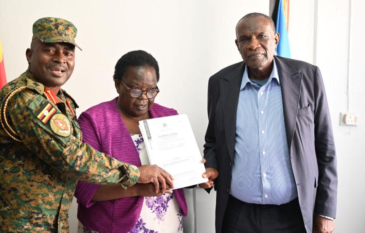 Handing over the NALI land title