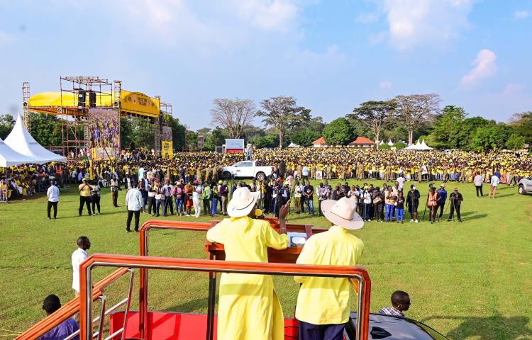 PRESIDENT MUSEVENI PLEDGES NEW ROAD LINKS TO DECONGEST KAMPALA, CRACKS WHIP ON PDM THEFT AS HE INTENSIFIES CAMPAIGNS IN GREATER MUKONO